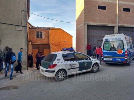 Han acudido al lugar efectivos sanitarios y minutos despues ha llegado la Guardia Civil desde Villanueva del Arzobispo.