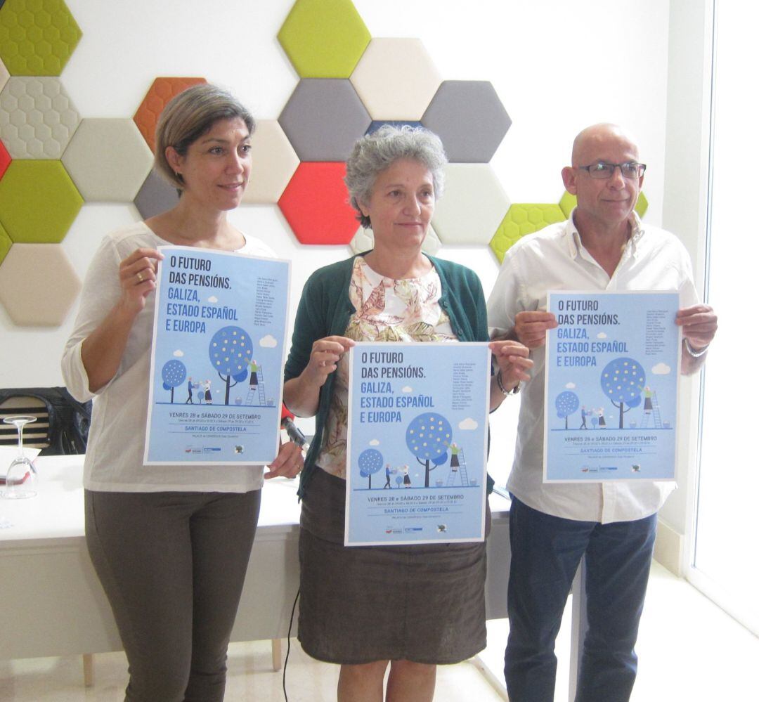 Presentación de unas jornadas sobre pensiones con Lídia Senra 
 
 
 
 