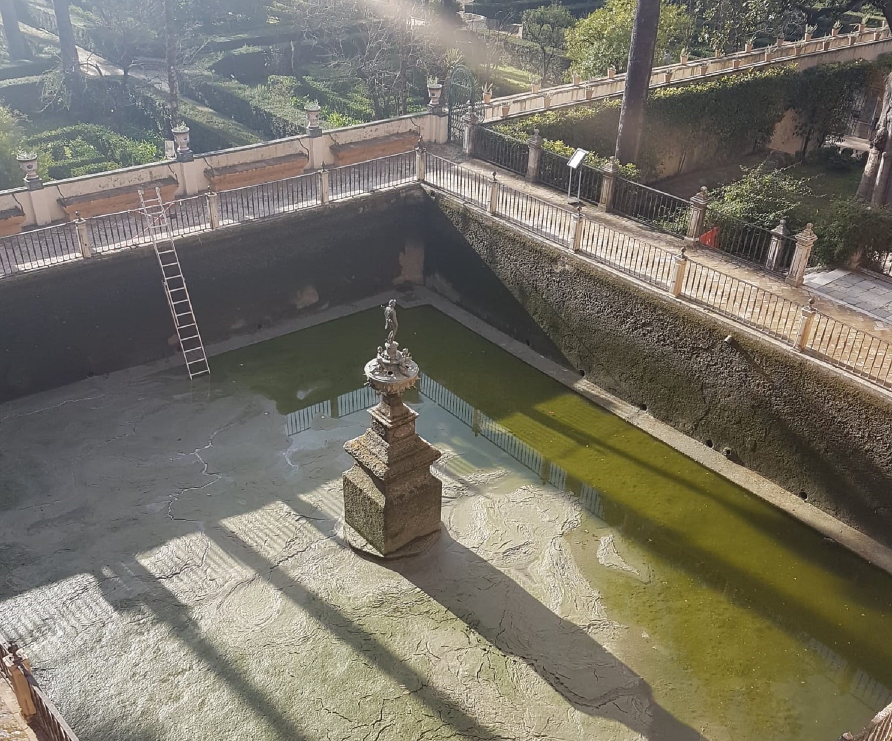 Estanque de Mercurio del Alcázar de Sevilla