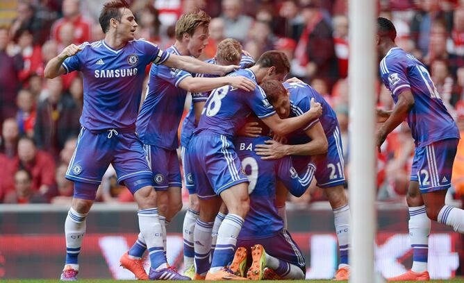 Mourinho y los suyos ganaron en Liverpool y mantienen abierta la Premier