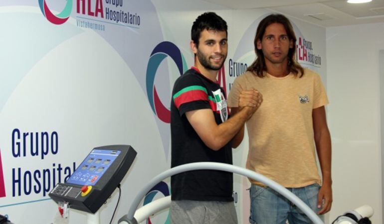 Checa y Dalmau durante el reconocimiento médico