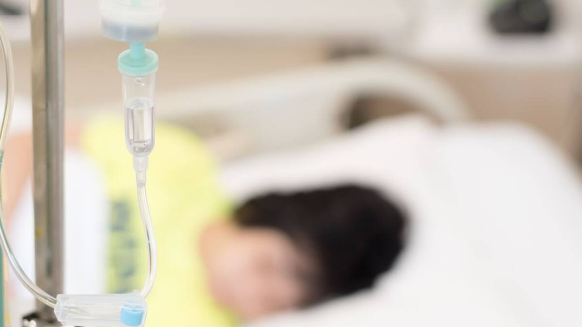 "No se le ha dado la asistencia necesaria, no se le han hecho los controles necesarios, se ha pasado meses con sintomatolofía y dolor agudo y no se le ha hecho una resonancia magnética", denuncia Ana