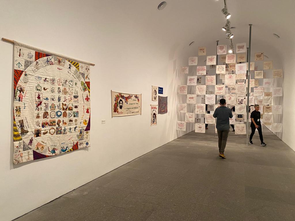 'Giro gráfico. Como en el muro la hiedra'