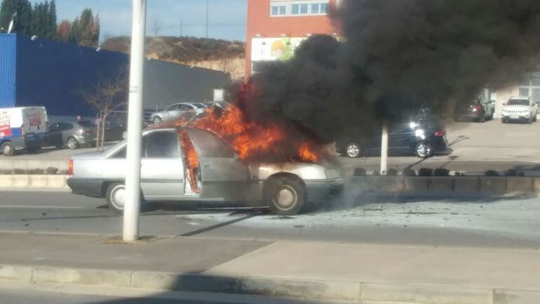 El vehículo circulaba por la Avenida de Astorga