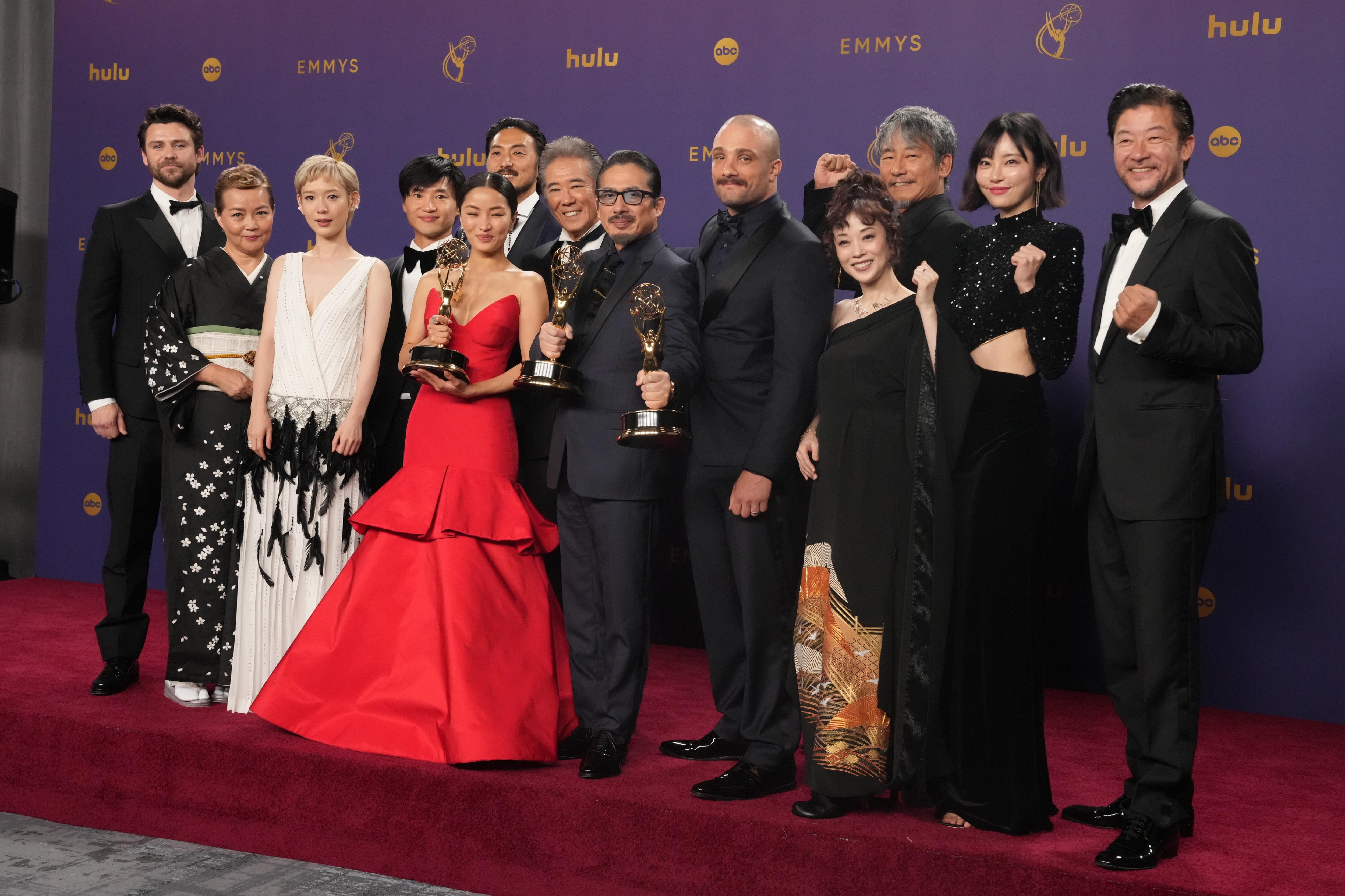 Las series &#039;Shogun&#039;, &#039;The Bear&#039; y &#039;Mi reno de peluche&#039; lideran los premios Emmy con cuatro galardones cada una.