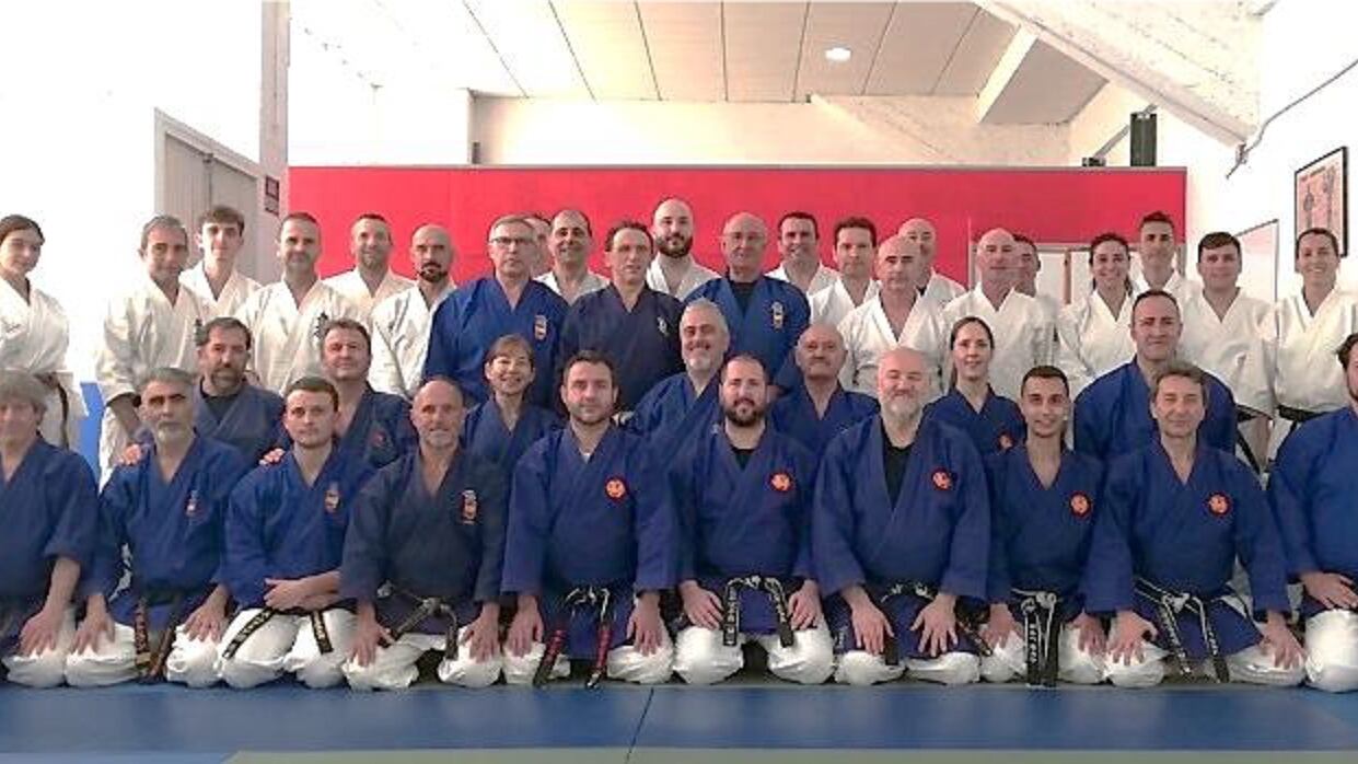 Asistentes al curso de artes marciales de Elda