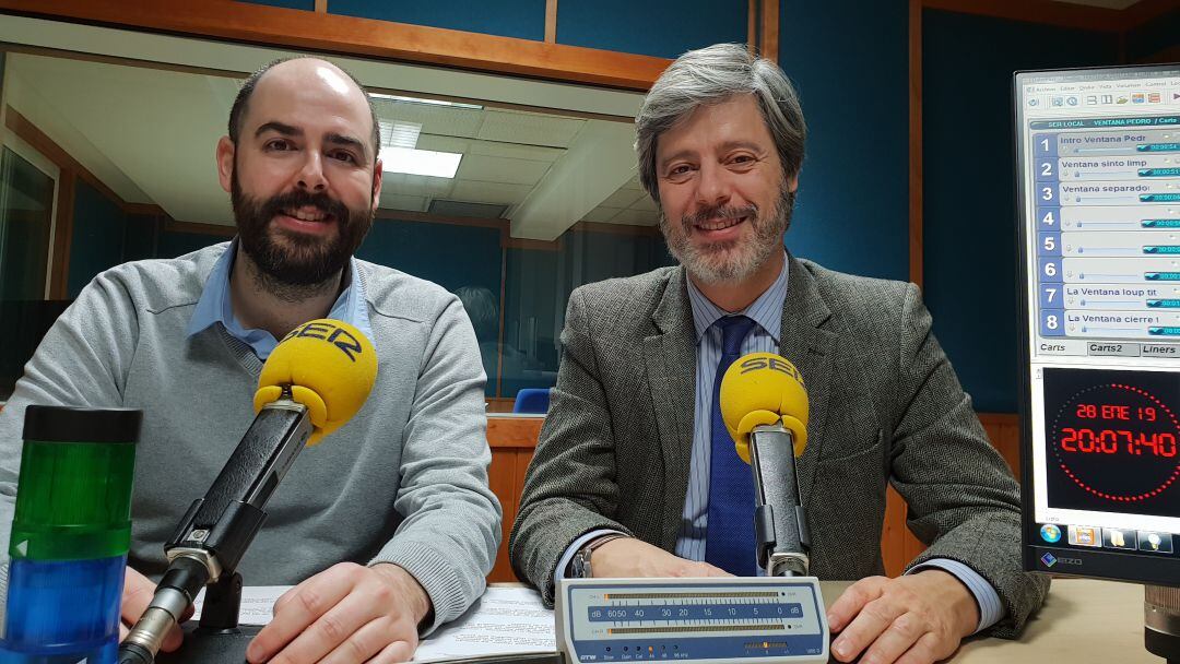 Julio Revuelta y Carlos Pajares en la tertulia de La Ventana de Cantabria 
