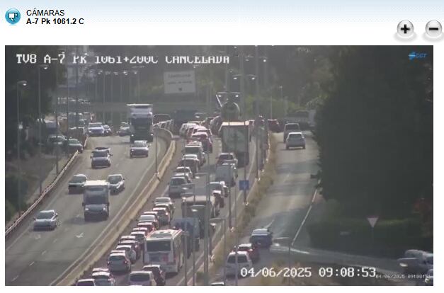 Retenciones en la A7 desde Estepona por la caída de vidrios de un camión