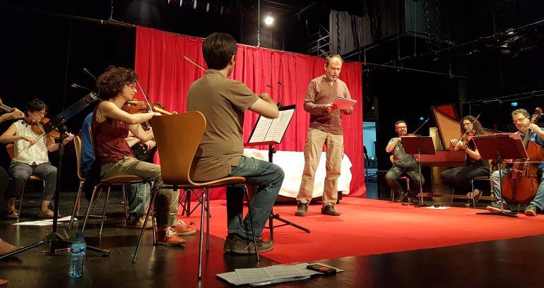 Membres de la companyia en un assaig al Bartrina. 