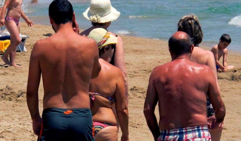 Es imprescindible protegerse del sol en verano