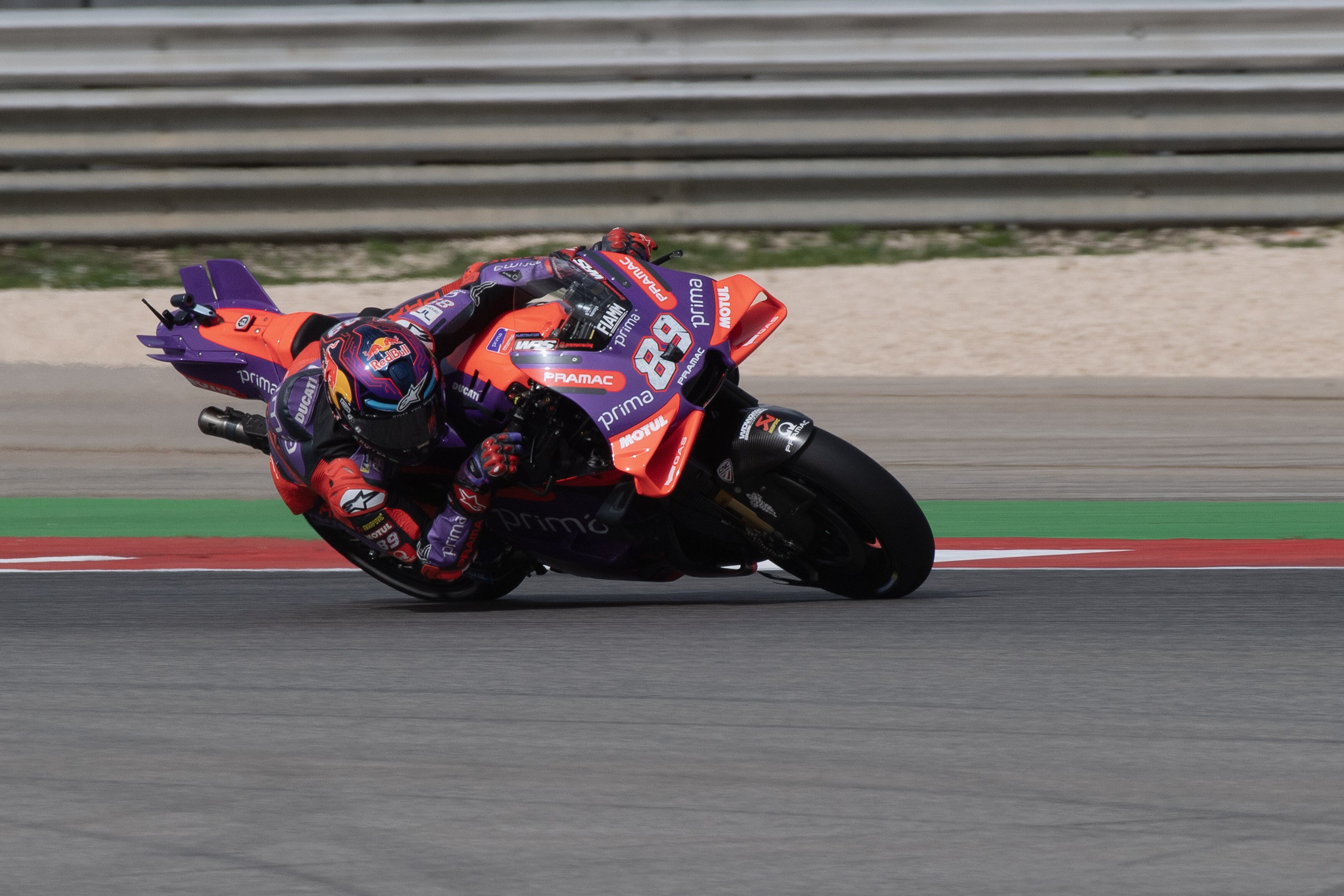 LAGOA, ALGARVE, PORTUGAL - MARCH 23: Jorge Martin of Spain and Prima Pramac Racing rounds the bend during the MotoGP Of Portugal - Qualifying at Autodromo do Algarve on March 23, 2024 in Lagoa, Algarve, Portugal. (Photo by Mirco Lazzari gp/Getty Images)