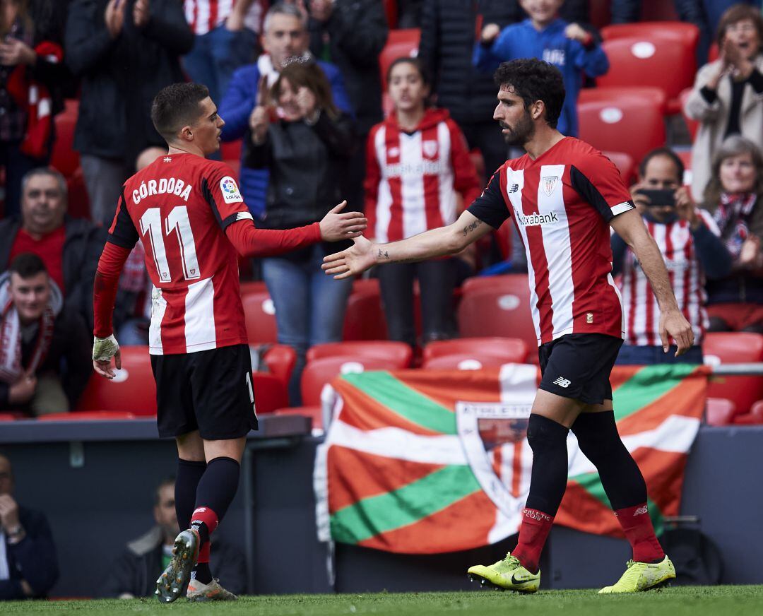 El Athletic Club anunció este miércoles a última hora el "compromiso" de su primera plantilla de rebajarse el sueldo de manera voluntaria