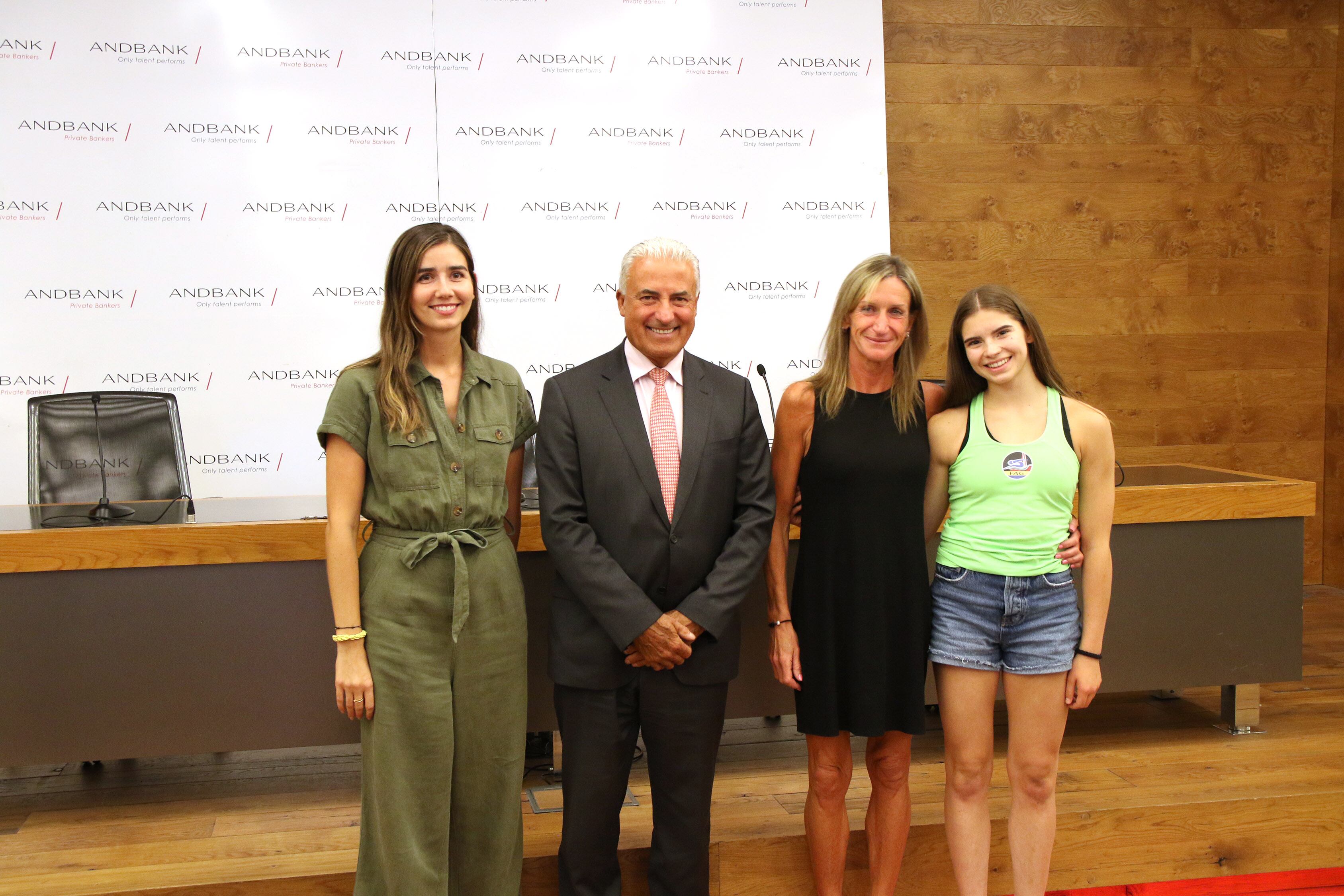 La directora tècnica de la FAG, Clàudia López, el director de la Banca Institucional d'Andbank, Josep M. Cabanes, la presidenta de la FAG, Eva Rodríguez i la gimnasta Eva Miquel durant la presentació del Mundial de València.