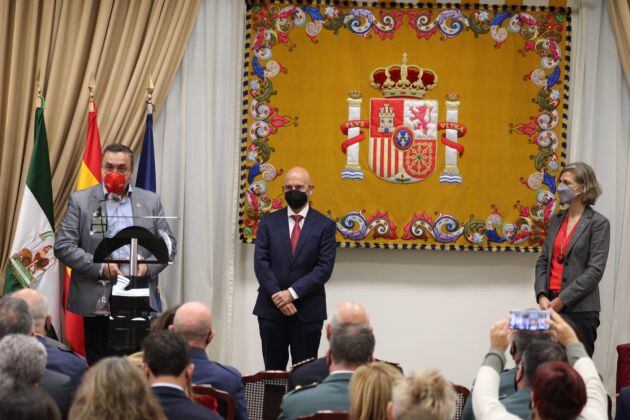 El secretario provincial de CCOO, Fernando Cubillo, recogiendo el galardón