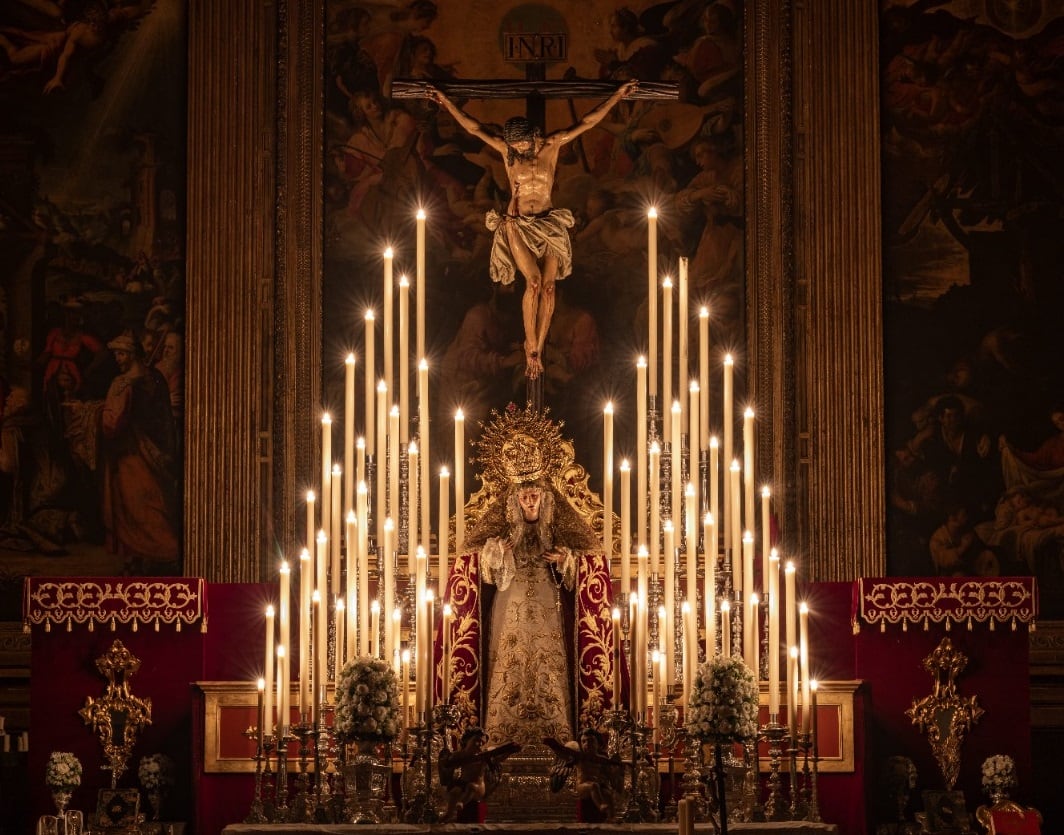 Imagen del altar del triduo que la Hermandad de Los Estudiantes celebra durante estos días en la Iglesia de la Anunciación