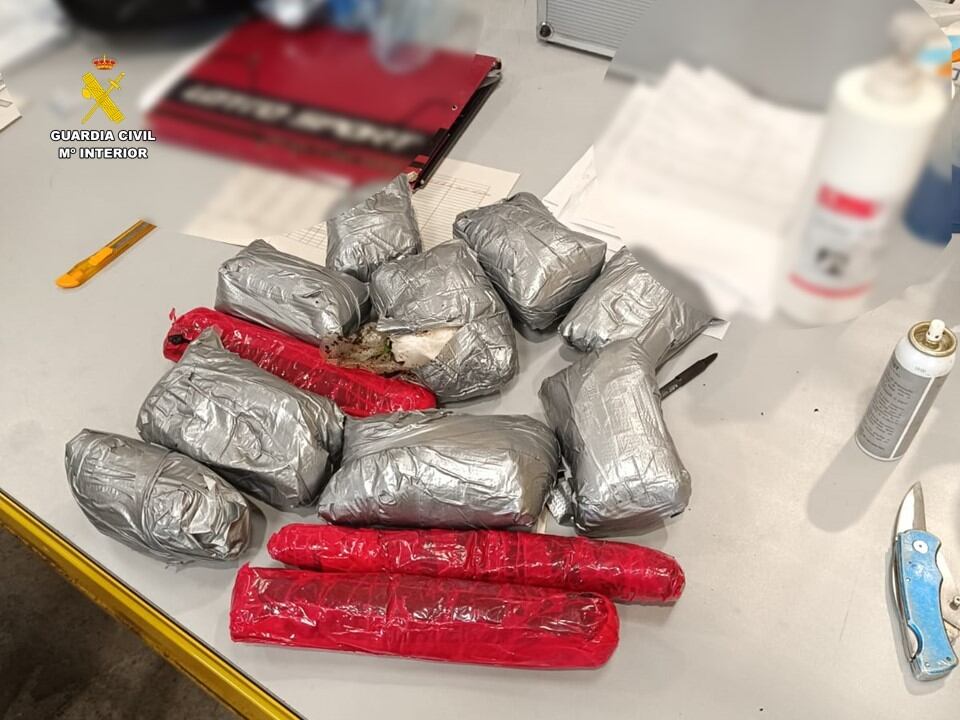 Paquetes de cocaína interceptados en el aeropuerto Alicante-Elche