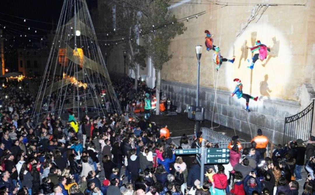 El &quot;llumets&quot; són els encarregats d&#039;encendre els llums de Nadal