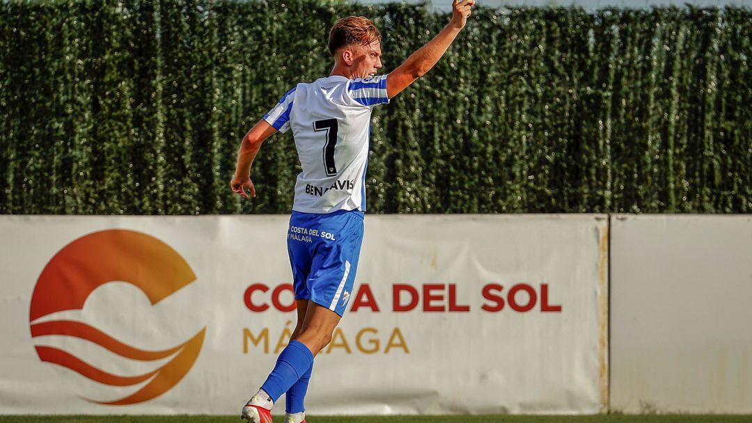 Paulino de la Fuente celebra su primer gol con el Málaga