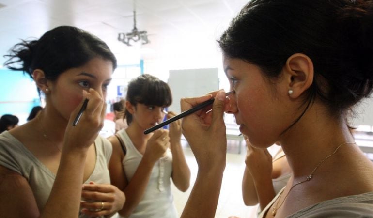 En estos días son habituales los talleres juveniles gratuitos para sacarle partido a las fiestas navideñas