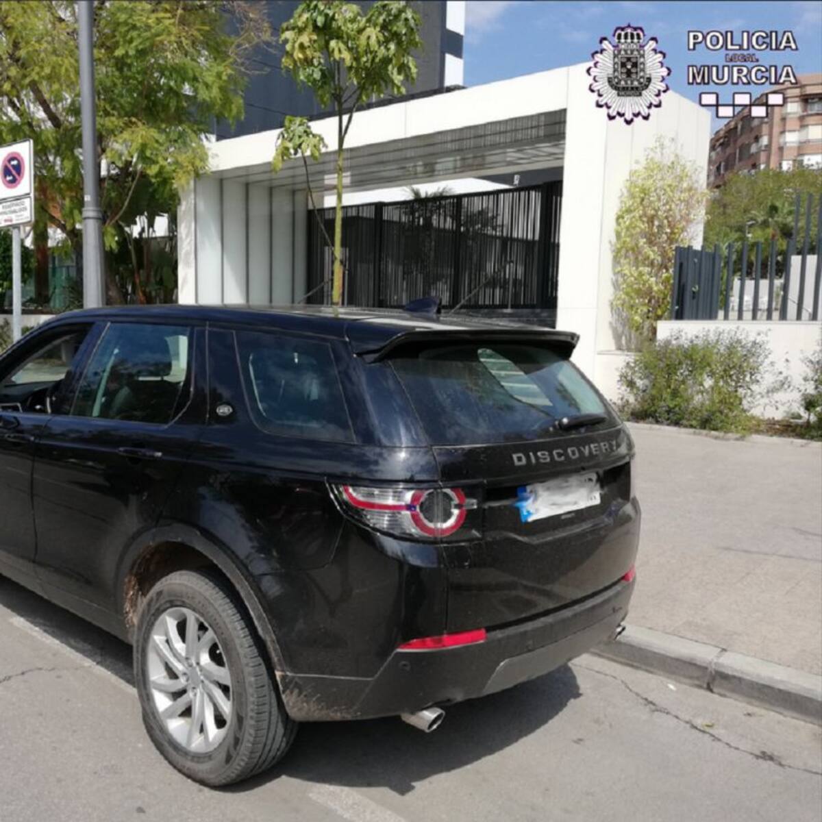 Lo denuncian por usar una tarjeta de estacionamiento para movilidad reducida de una persona fallecida hace 4 años