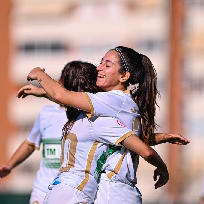 Las jugadoras del Elche celebran uno de los goles ante el Ciudad de Murcia