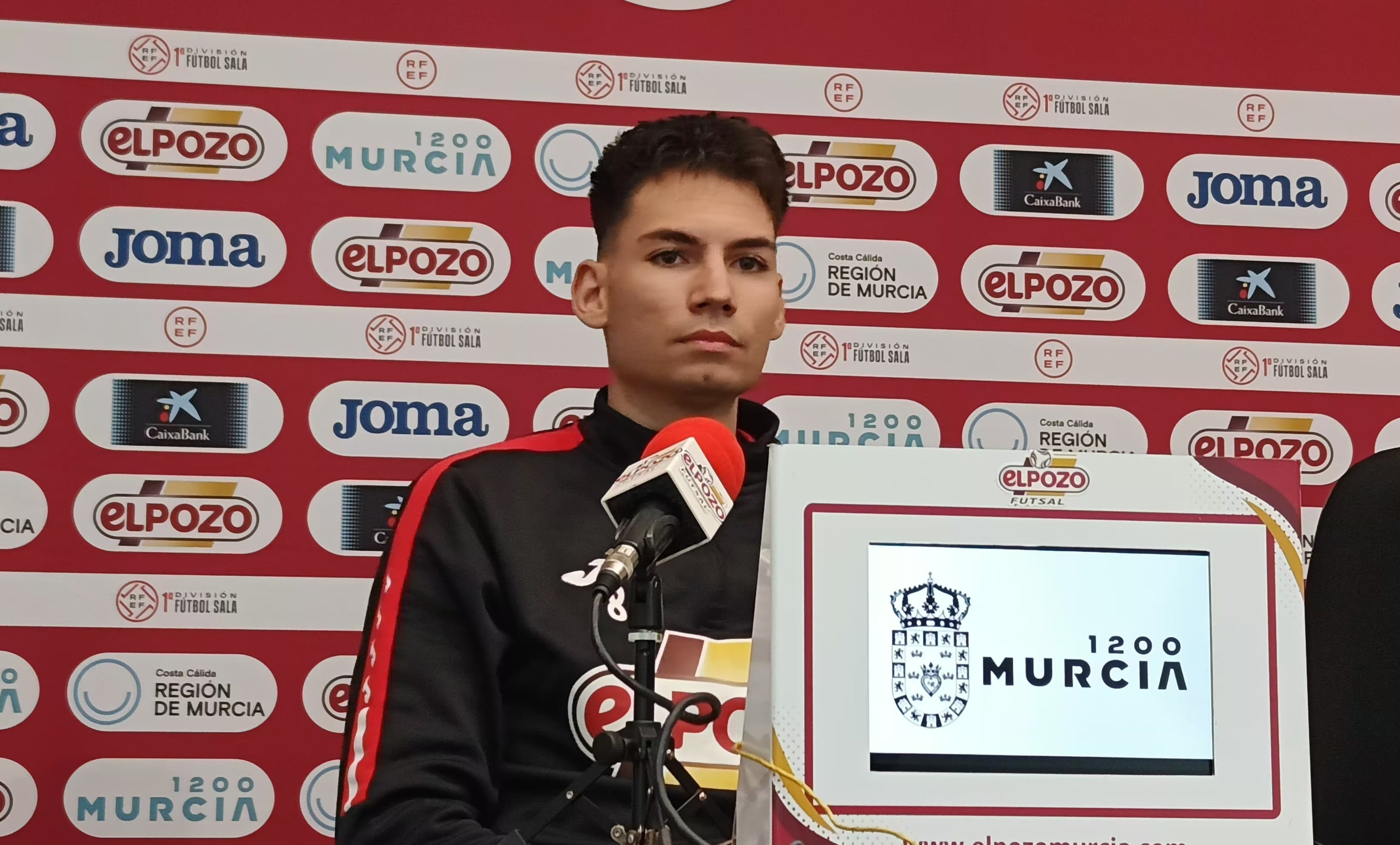 Ricardo en la sala de prensa del Palacio