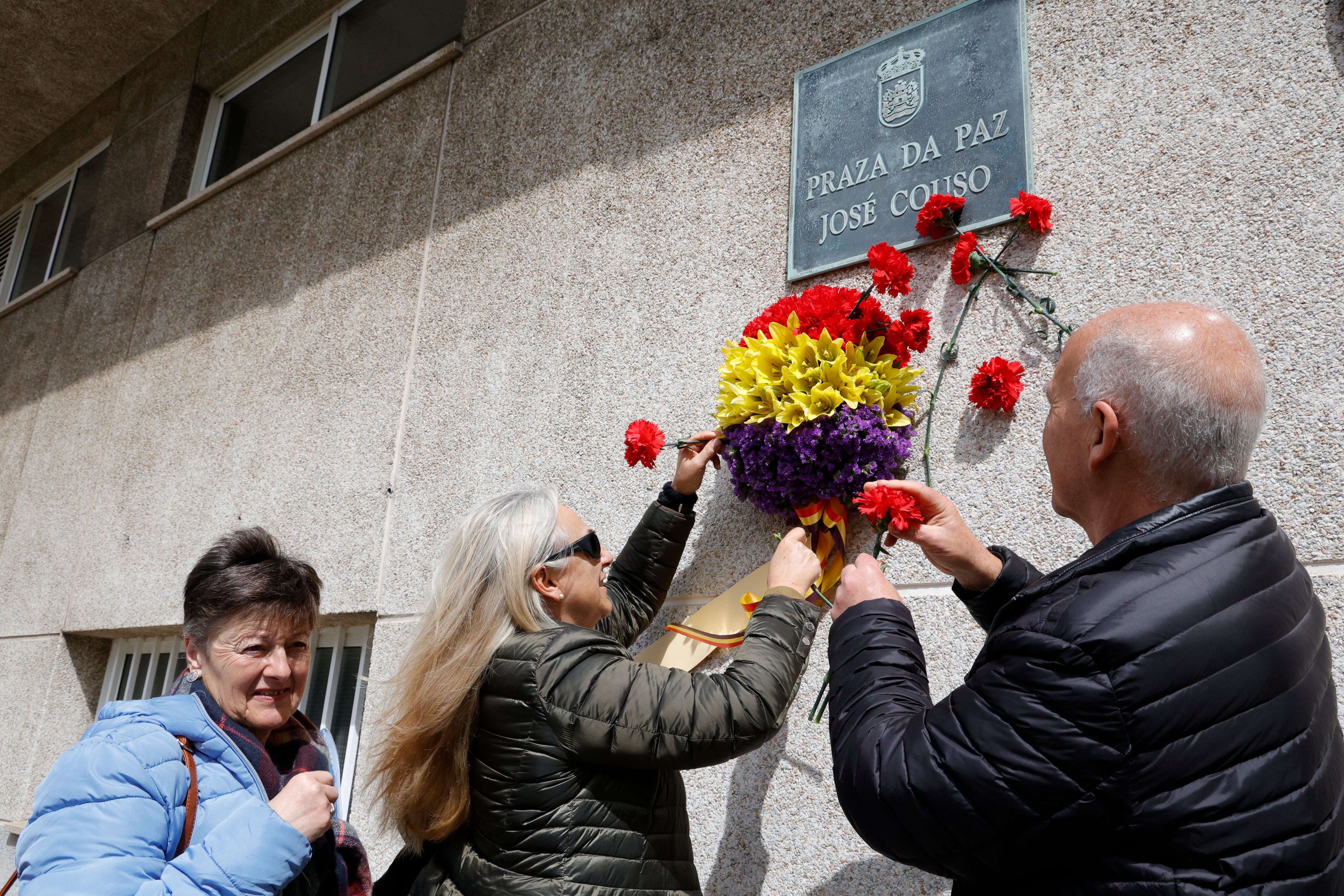 FERROL, 5/4/2025.- Veintidós años después del asesinato de José Couso en Bagdad, su ciudad, Ferrol, le rinde homenaje para exigir investigación y justicia. EFE/Kiko Delgado.