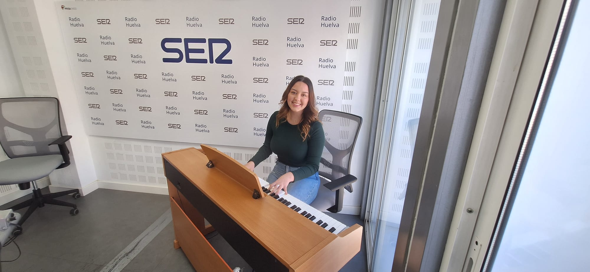 La joven estudiante de piano y canto, Claudia Domínguez