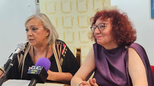 Isabel Nieto y Ana Moreno conductoras de la acto