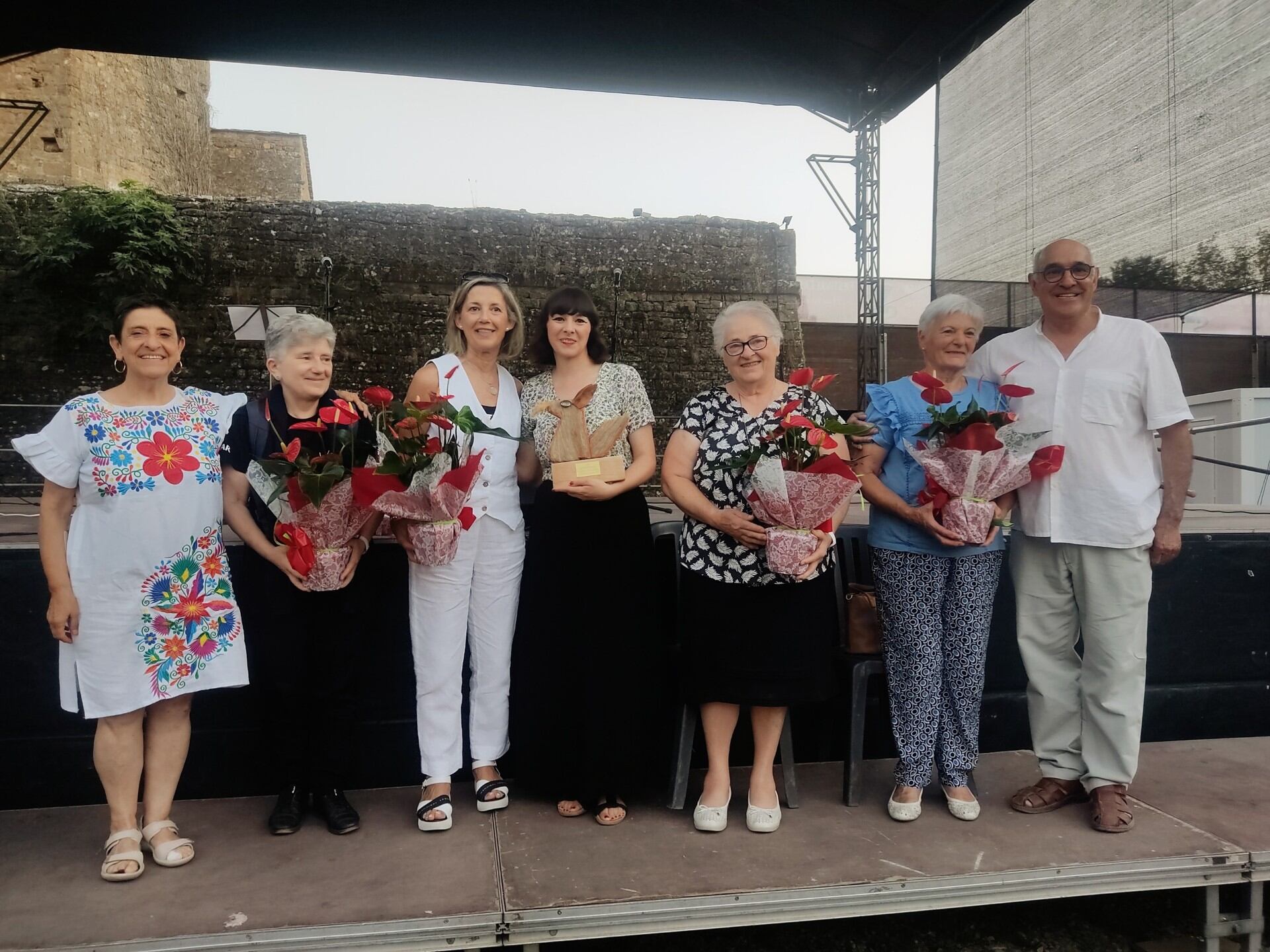 Mujeres homenajeadas, Alondra Bentley, Paco Paricio y Pilar Amorós.