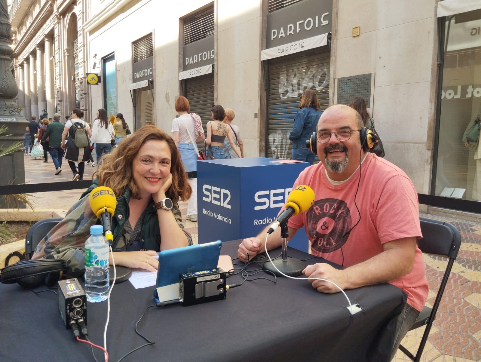 Joan Clement durante la sección &#039;¿Quién cocina hoy?&#039; en el programa especial de las Fallas de &#039;A Vivir Comunitat Valenciana&#039; desde València