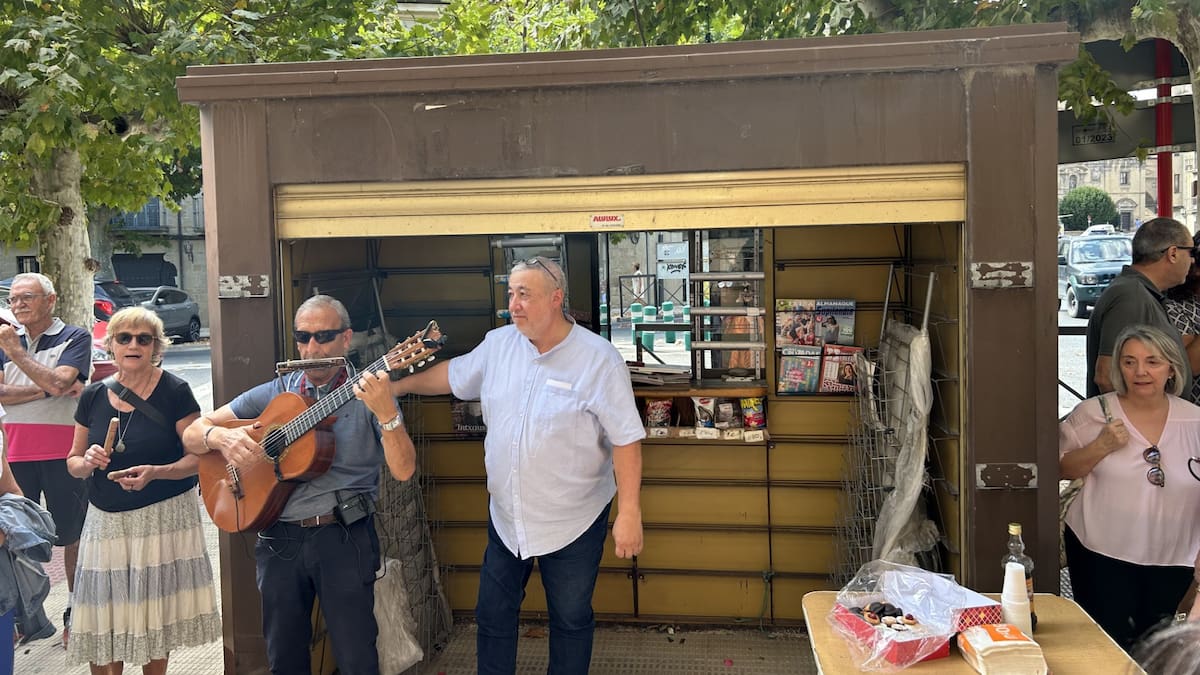 El Kiosko Intxauspe de Tafalla también baja la persiana