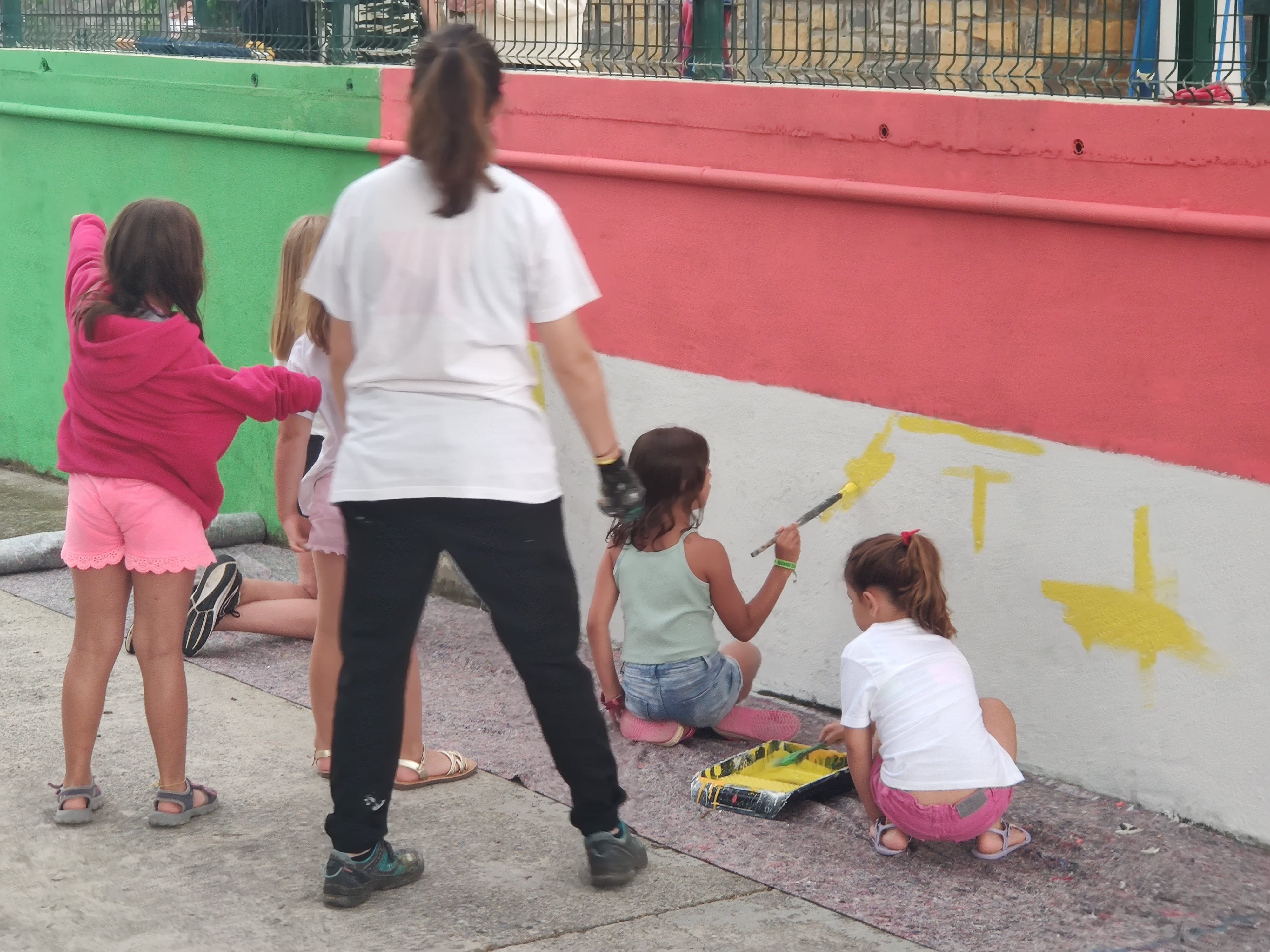 Mural participativo en Labuerda. Foto: Comarca de Sobrarbe