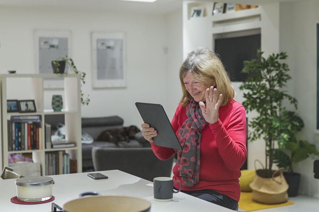 Donan 100 tabletas para comunicar a enfermos y ancianos con sus familiares