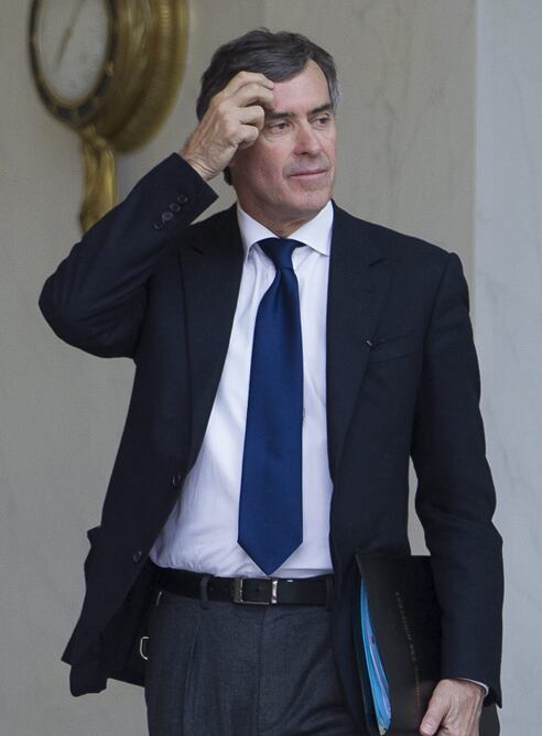 Jérôme Cahuzac abandonando el Palacio del Elíseo de París, Francia.