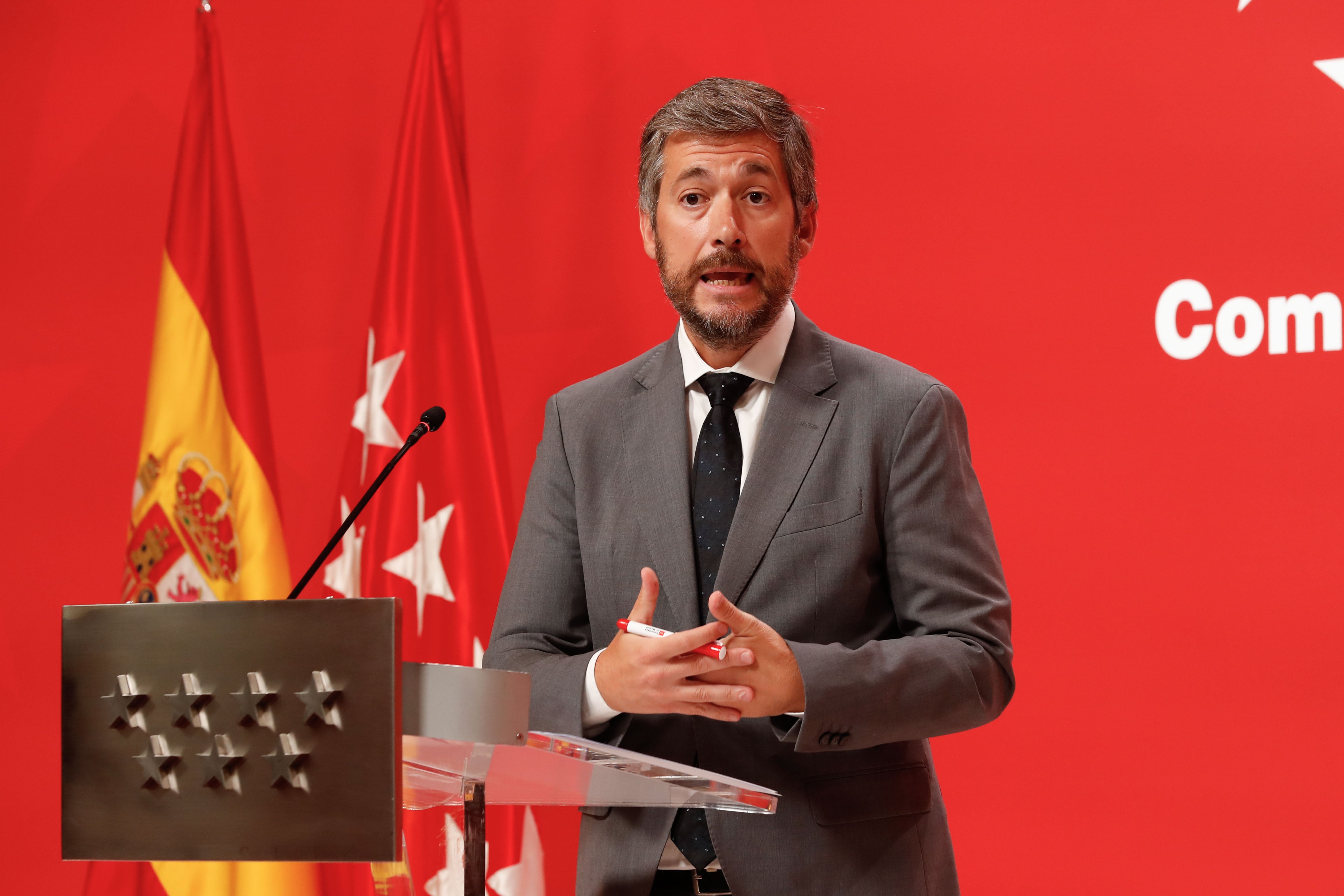 El consejero de Presidencia, Justicia y Administración Local de la Comunidad de Madrid, Miguel Ángel García Martín, atiende a la prensa tras presidir la reunión del Consejo de Gobierno