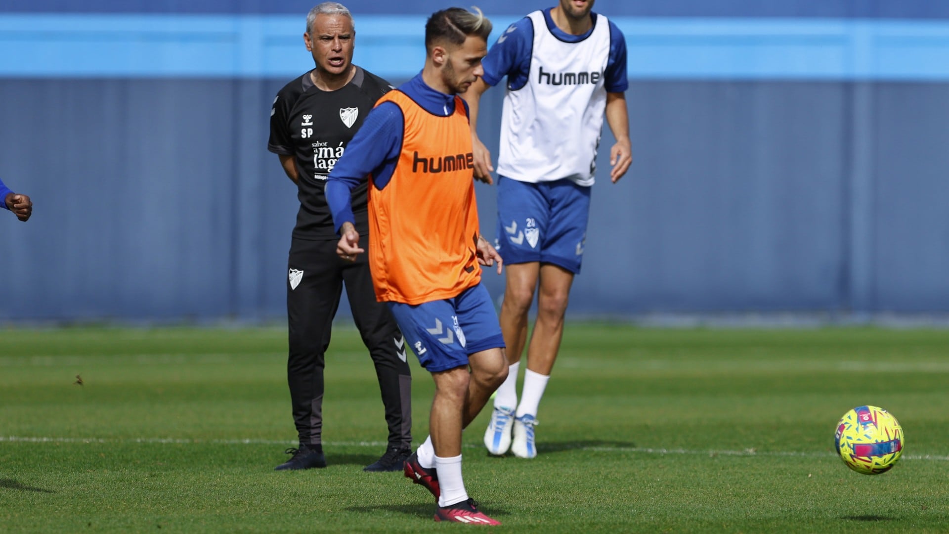El Málaga trabajó este martes sin los lesionados Unai Bustinza y Pablo Chavarría