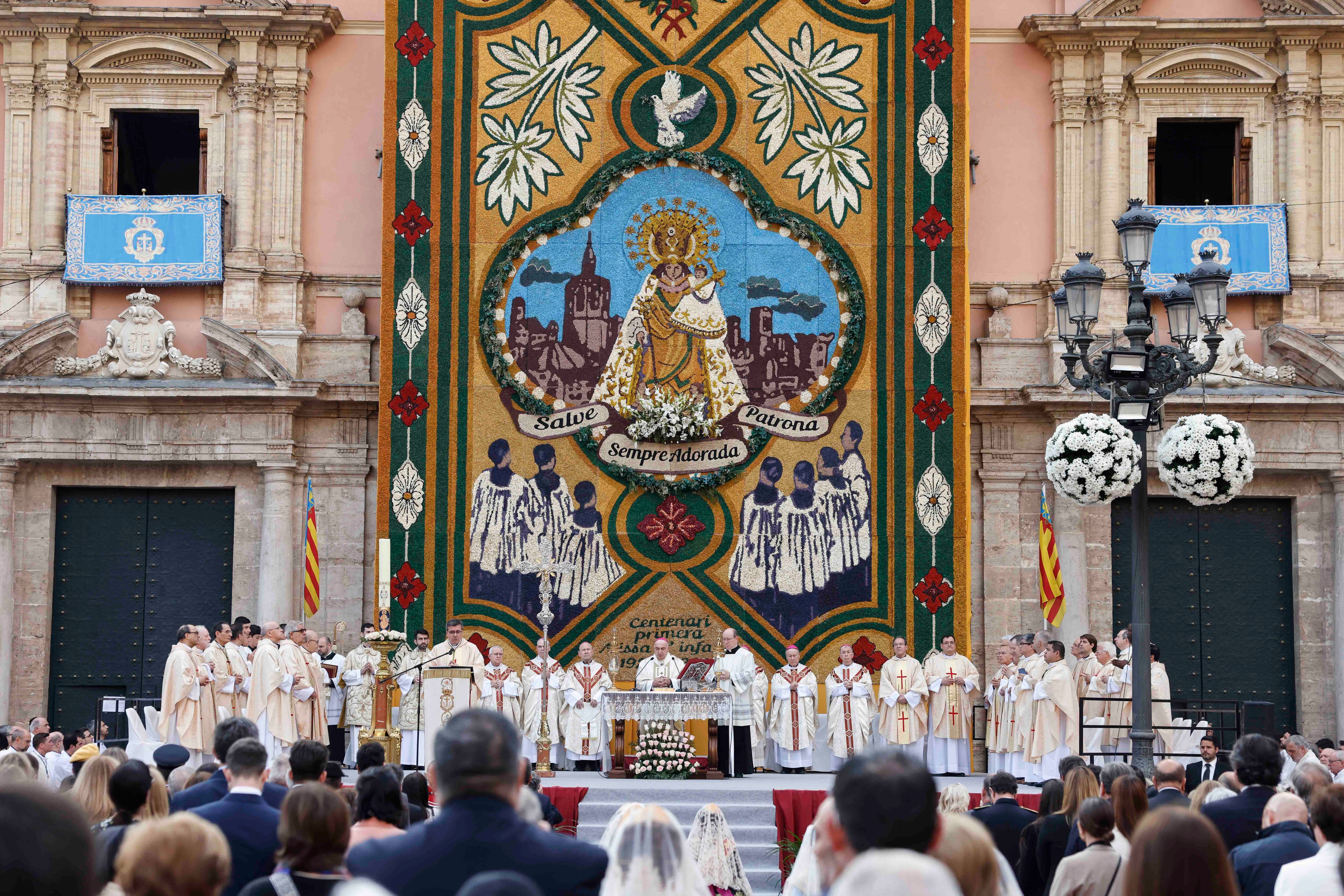 VALENCIA, 12/05/2024.- Missa dInfants dentro de los actos de celebración de la festividad de la patrona de Valencia, la Virgen de los Desamparados, este domingo. EFE/Ana Escobar
