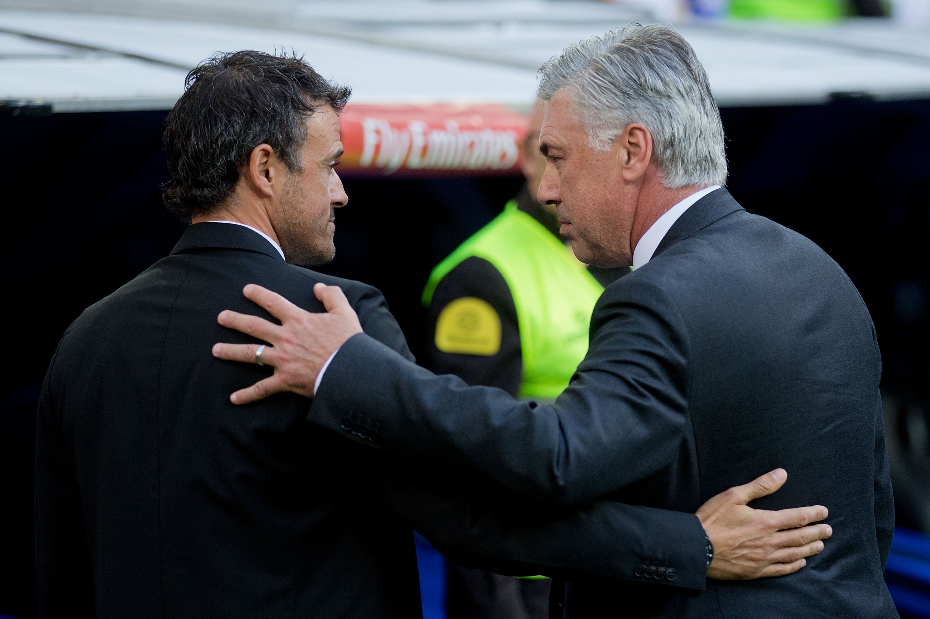 Luis Enrique y Carlo Ancelotti, durante un clásico en el Santiago Bernabéu