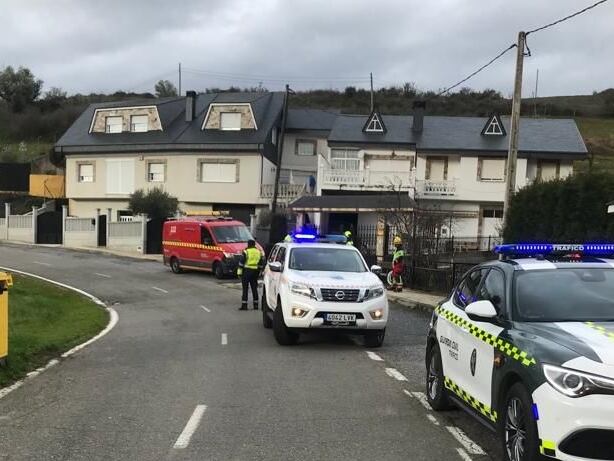 Fallece un motorista en Petín tras una salida de vía