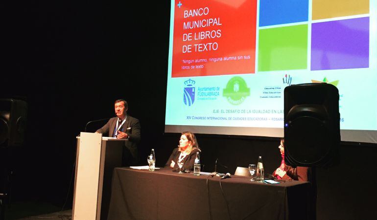 El Banco de Libros municipal ha sido objeto de debate en un congreso internacional de Educación celebrado en Argentina. 