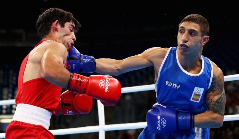 El boxeador Samuel Carmona golpea al armenio Artur Hovhannisyan 