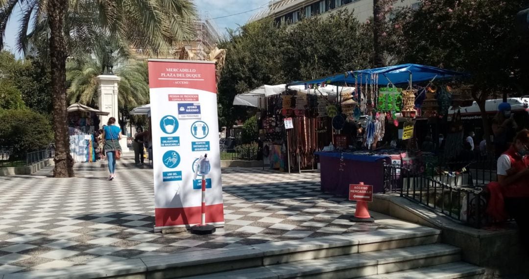 Imagen del Mercadillo del Duque en este lunes en que ha retomado su actividad