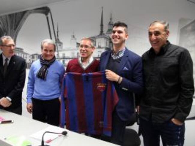El FC Barcelona de Veteranos donó una camiseta