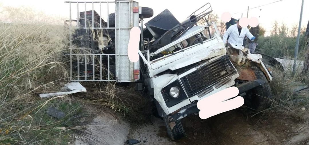 Vehículo accidentado en la A-316 de Mancha Real.