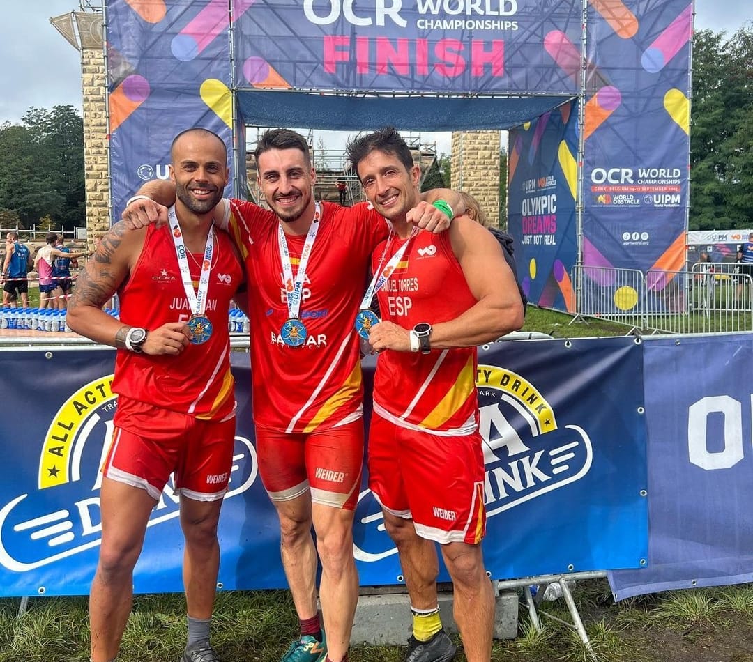 José Vila (al centre) amb els companys amb els que ha aconseguit proclamar-se campions del món