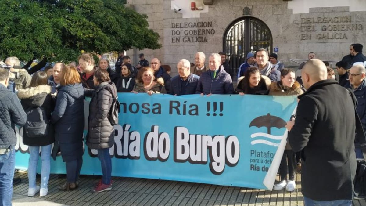 Los mariscadores vuelven a la calle para reclamar el dragado de la ría de A Coruña