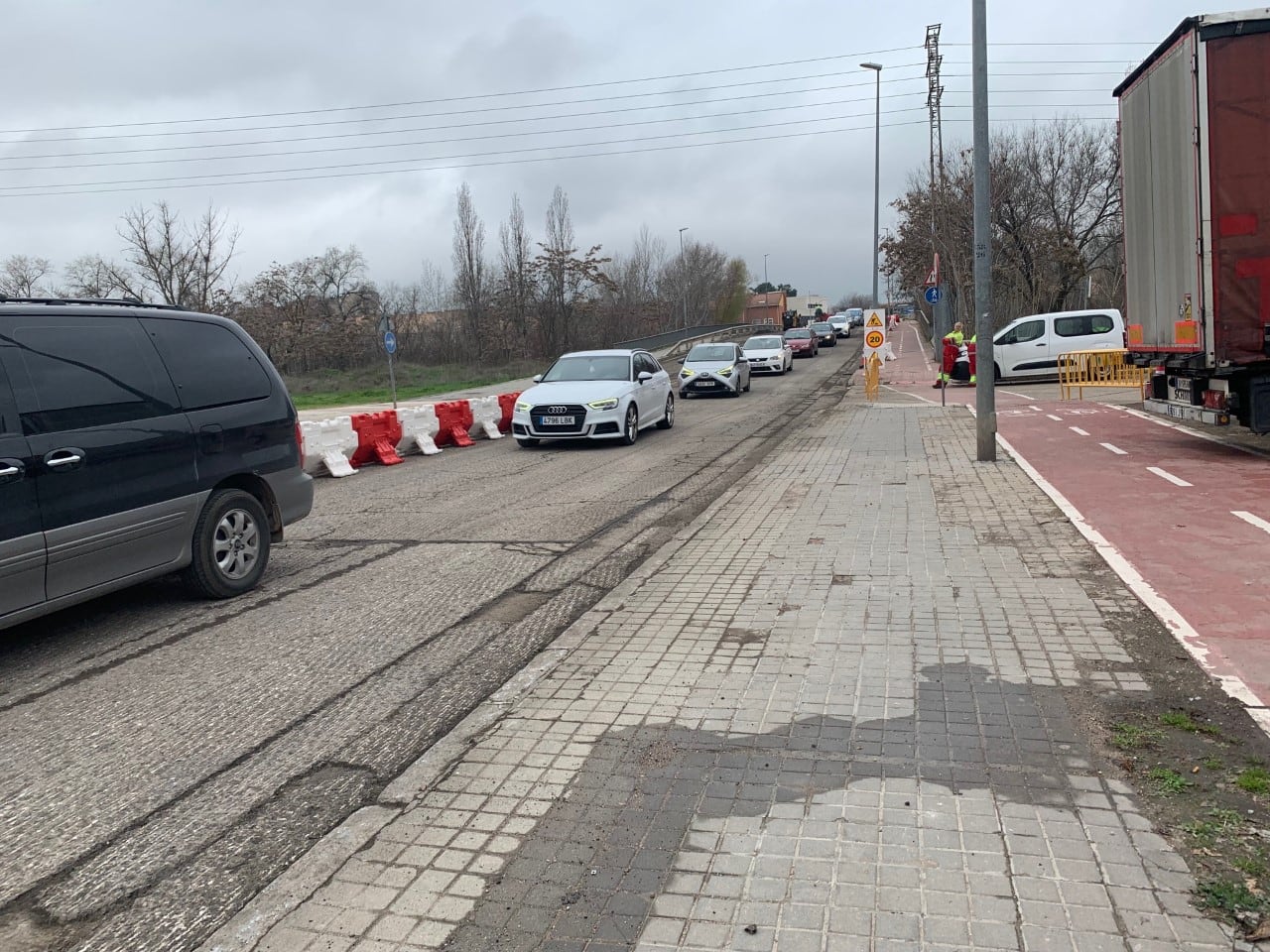 Obras sobre el puente sobre el río Henares/Foto SER GU