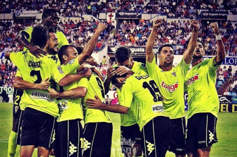 Los jugadores celebran el gol de Rodri