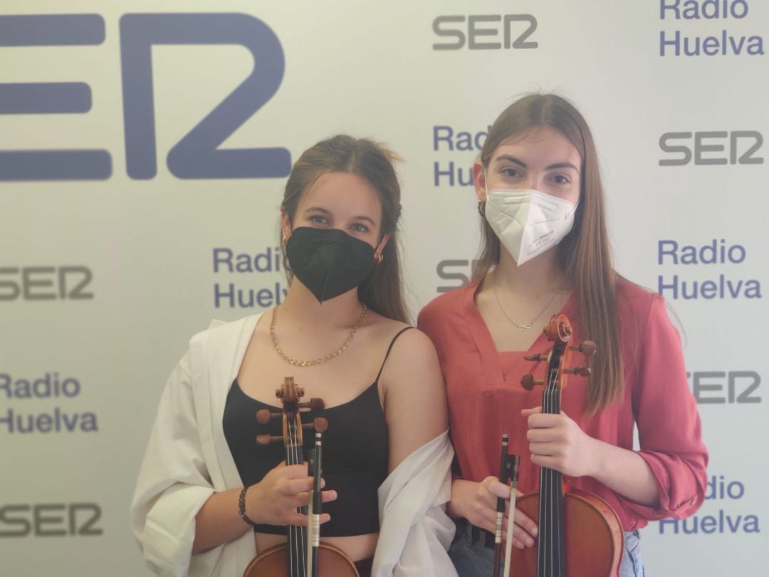 Carmen García y Lucía López, violinistas onubenses